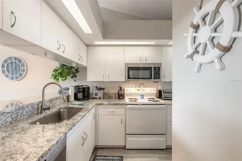 402 Bouchelle Drive New Smyrna Beach FL 32169