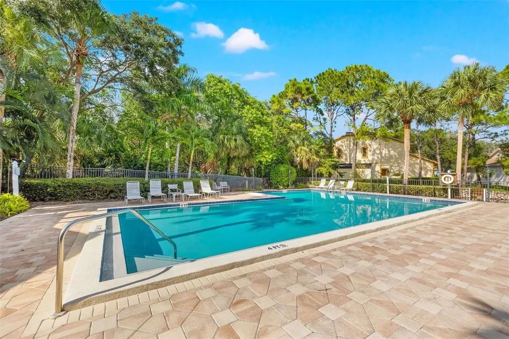 492 Santa Cruz Place NE St Petersburg FL 33703