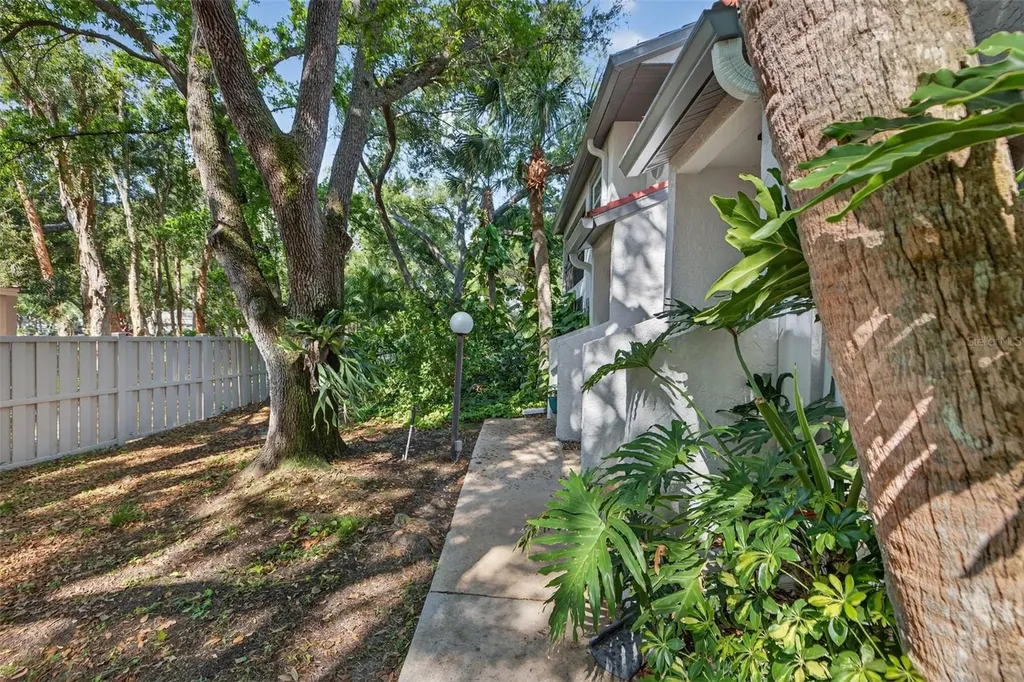 492 Santa Cruz Place NE St Petersburg FL 33703