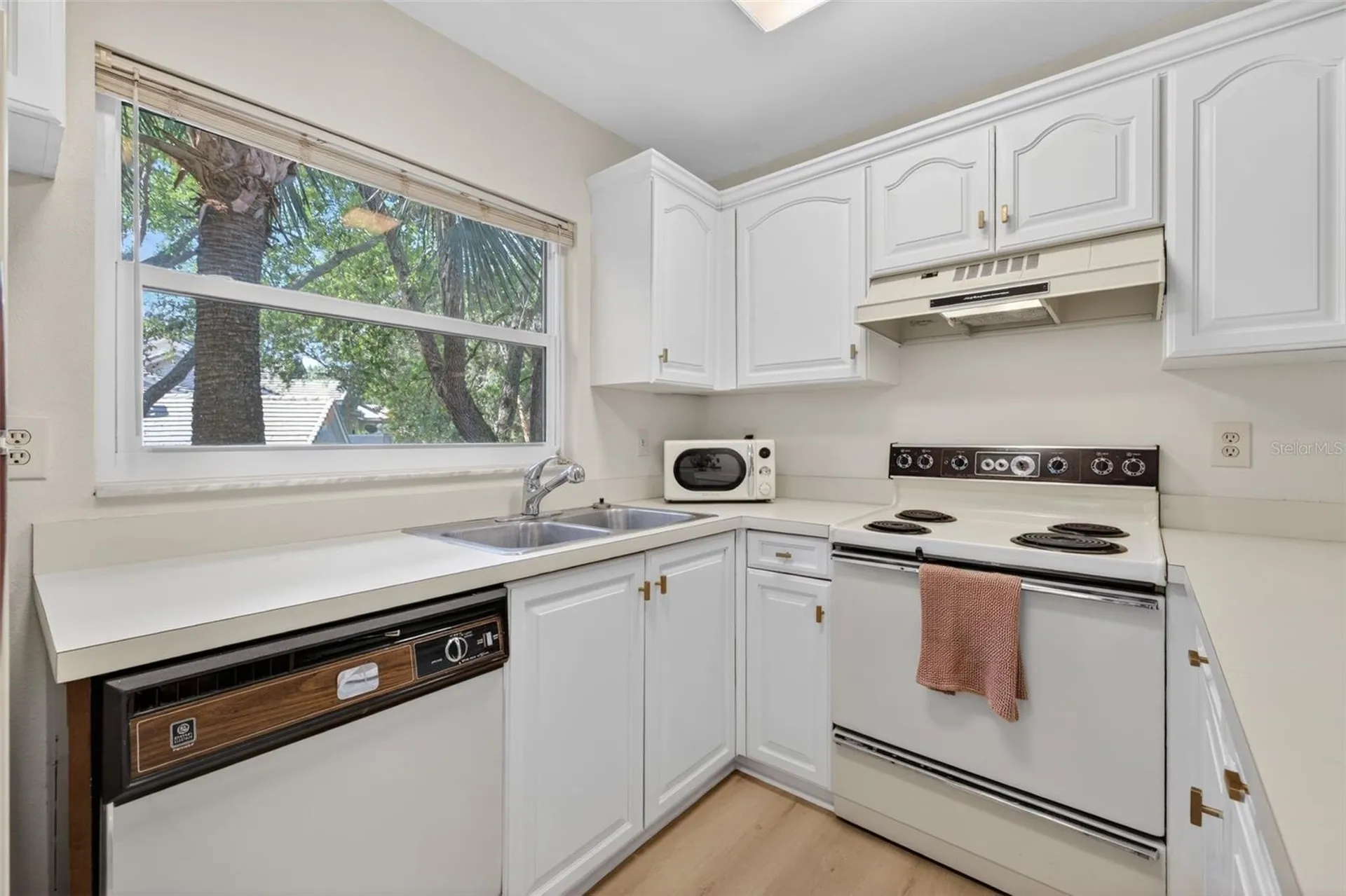 492 Santa Cruz Place NE St Petersburg FL 33703