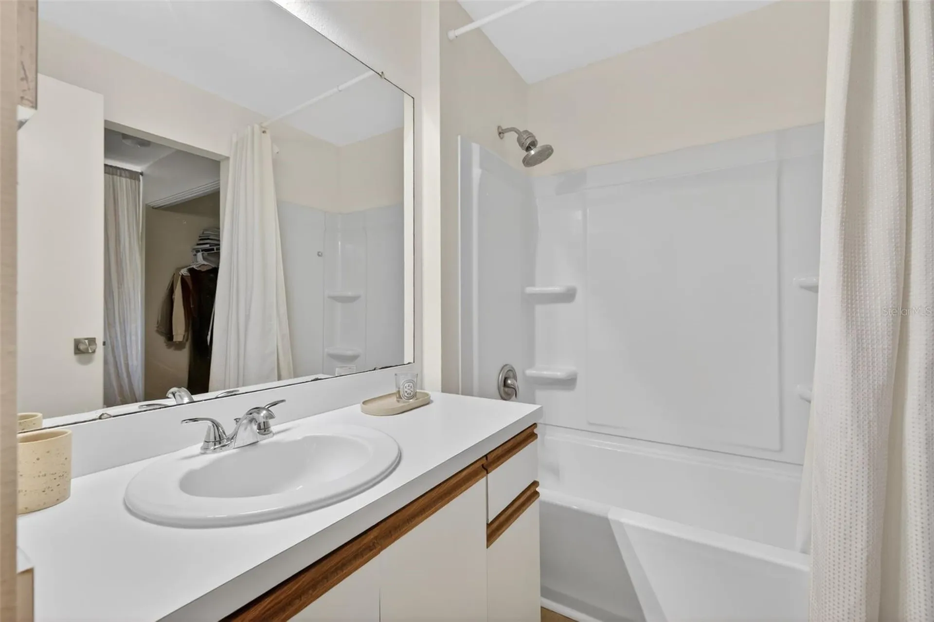 492 Santa Cruz Place NE St Petersburg FL 33703