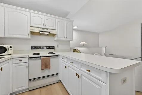 492 Santa Cruz Place NE St Petersburg FL 33703
