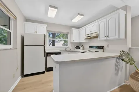 492 Santa Cruz Place NE St Petersburg FL 33703