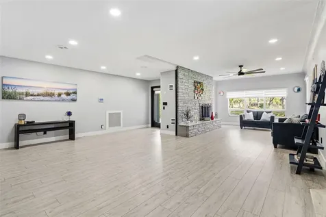 6228 7th Avenue N St Petersburg FL 33710