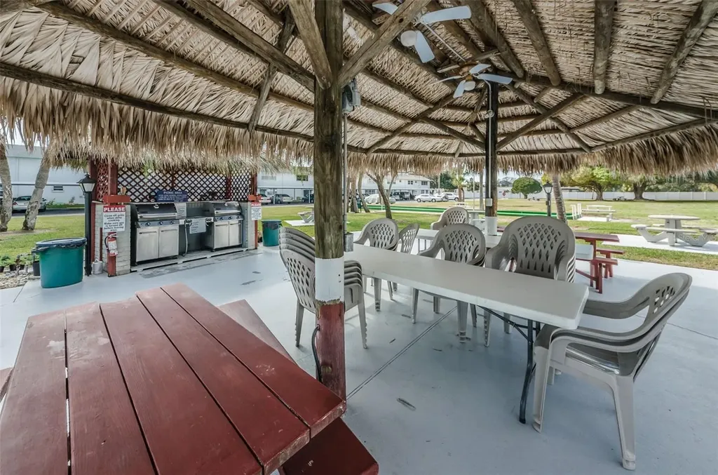 5227 81st Lane N St Petersburg FL 33709