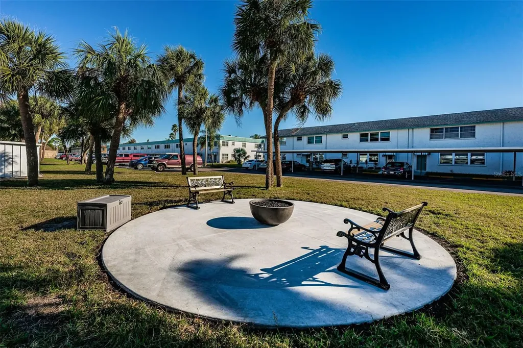 5227 81st Lane N St Petersburg FL 33709