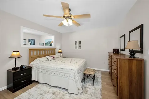 5227 81st Lane N St Petersburg FL 33709