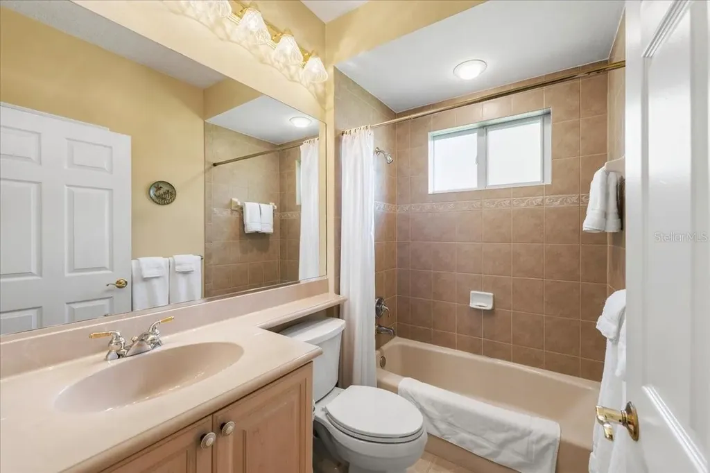 6914 Treymore Court Sarasota FL 34243