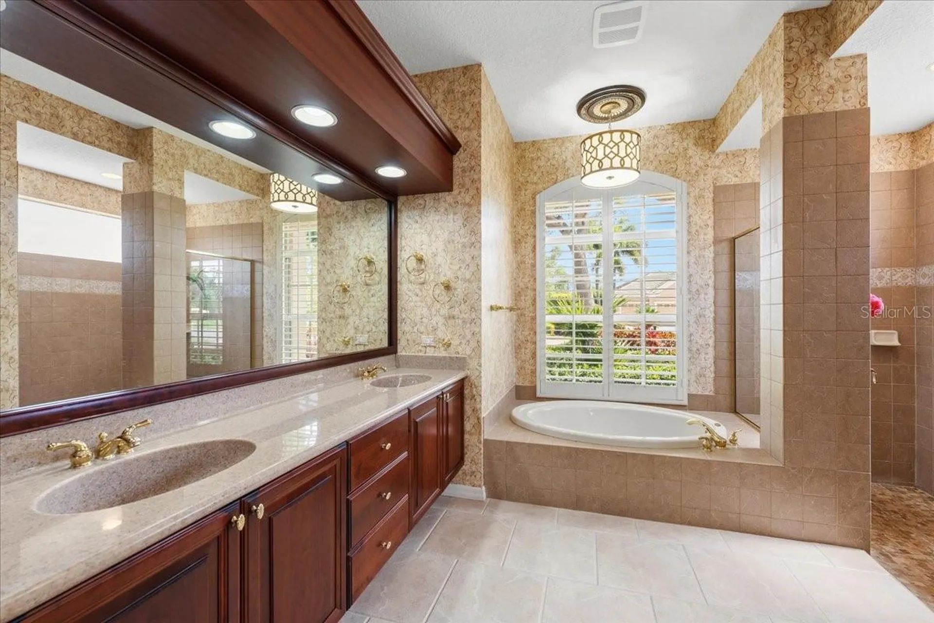 6914 Treymore Court Sarasota FL 34243