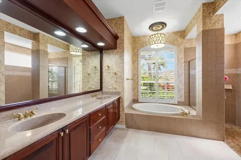 6914 Treymore Court Sarasota FL 34243