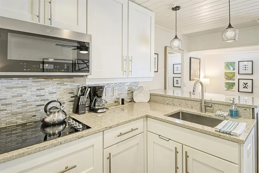 3545 Longmeadow Sarasota FL 34235