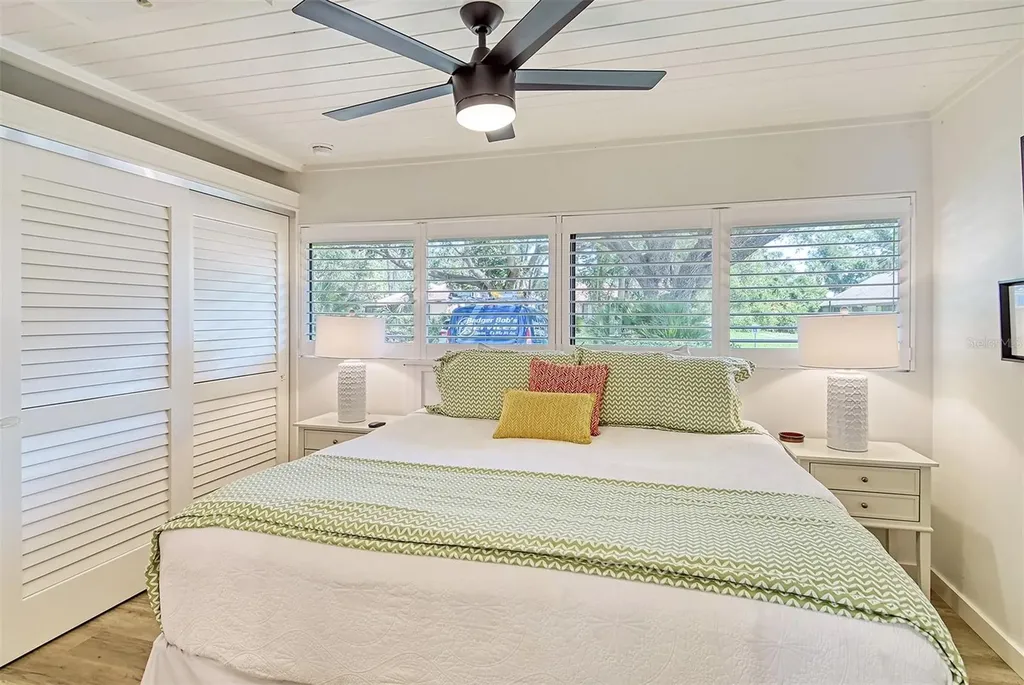 3545 Longmeadow Sarasota FL 34235