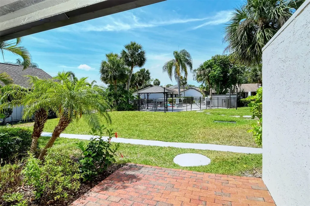 3545 Longmeadow Sarasota FL 34235