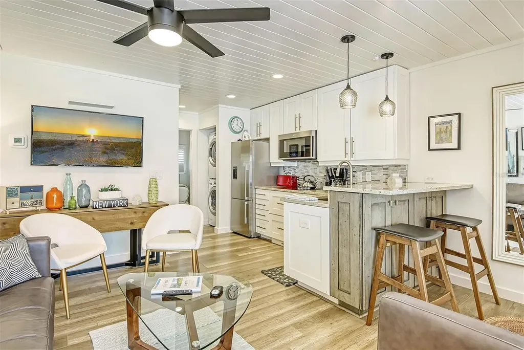 3545 Longmeadow Sarasota FL 34235