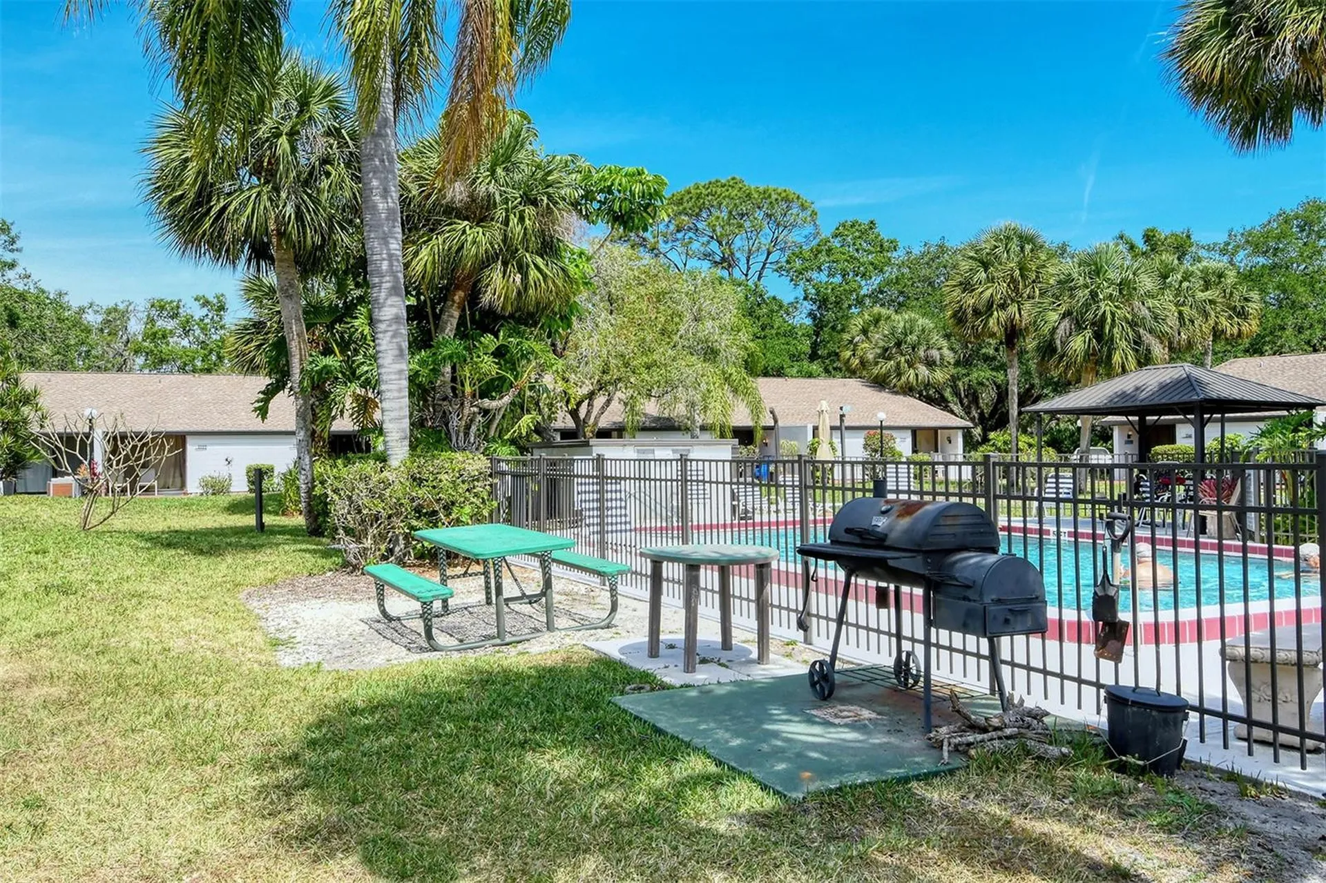 3545 Longmeadow Sarasota FL 34235