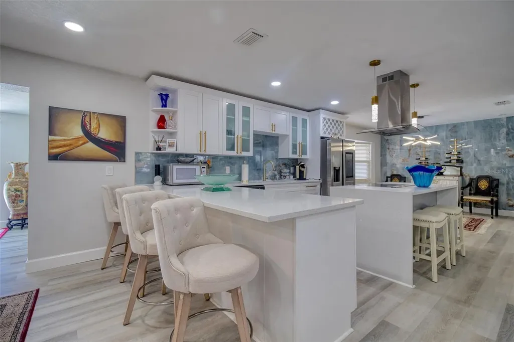 1871 Del Robles Terrace Clearwater FL 33764