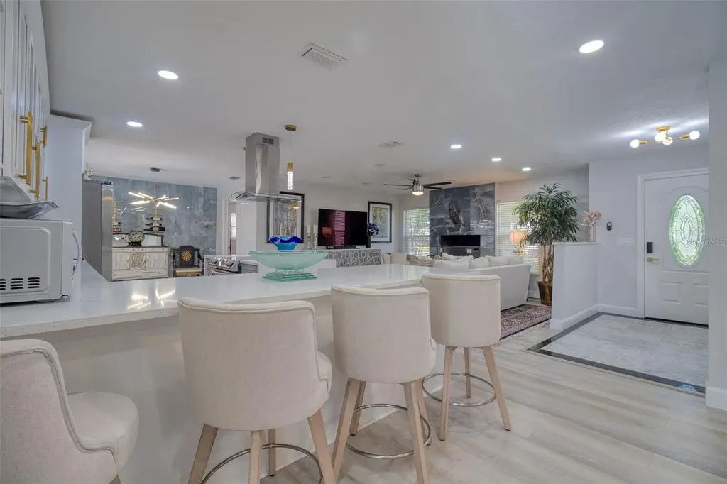 1871 Del Robles Terrace Clearwater FL 33764