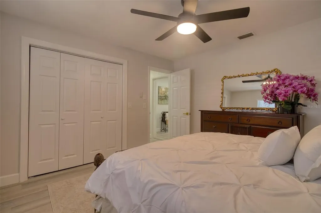 1871 Del Robles Terrace Clearwater FL 33764