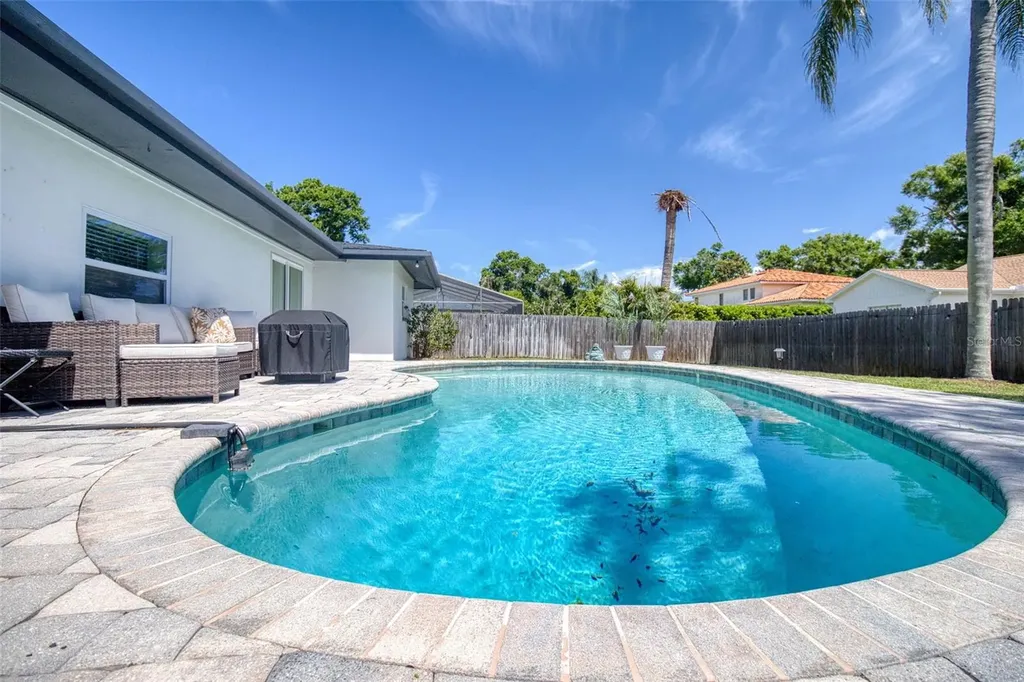 1871 Del Robles Terrace Clearwater FL 33764