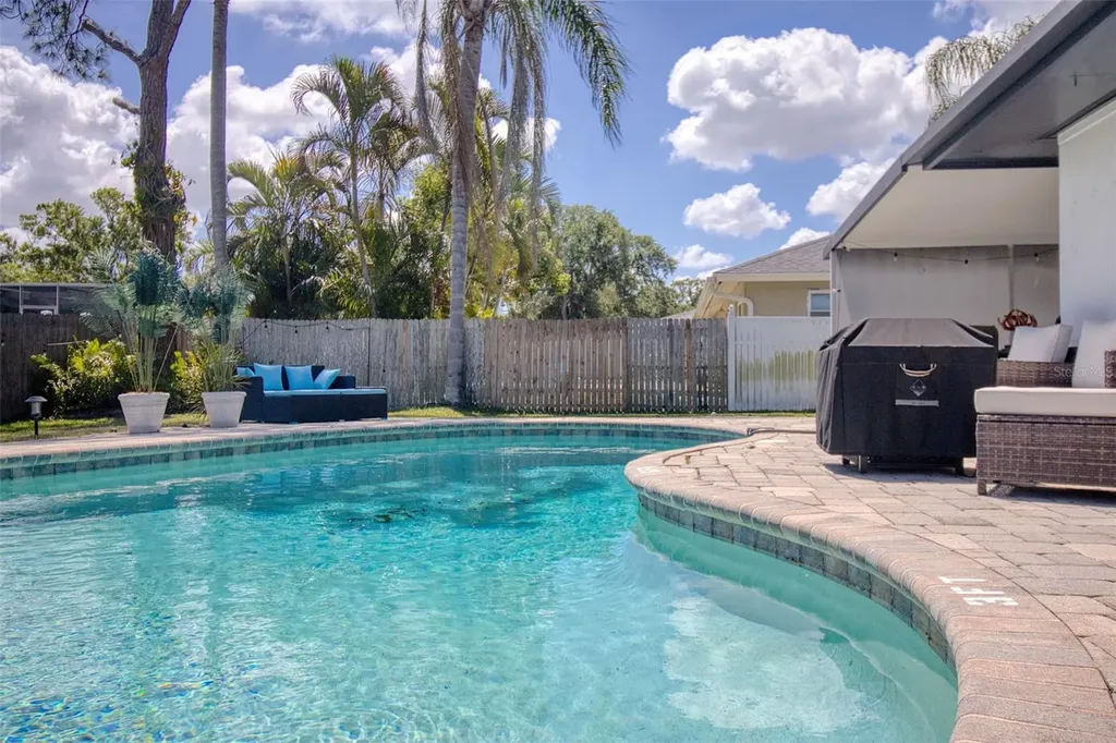1871 Del Robles Terrace Clearwater FL 33764