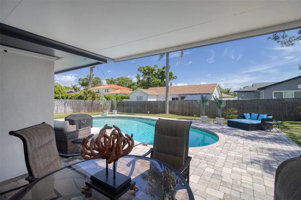 1871 Del Robles Terrace Clearwater FL 33764