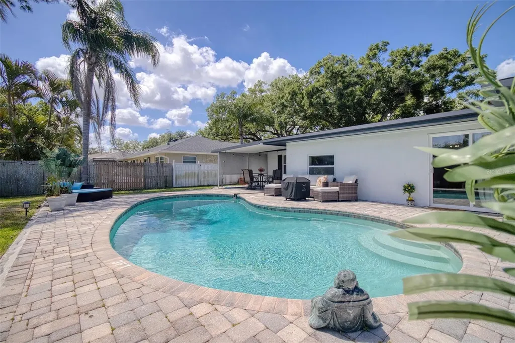 1871 Del Robles Terrace Clearwater FL 33764