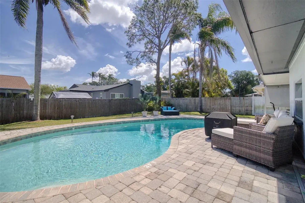 1871 Del Robles Terrace Clearwater FL 33764