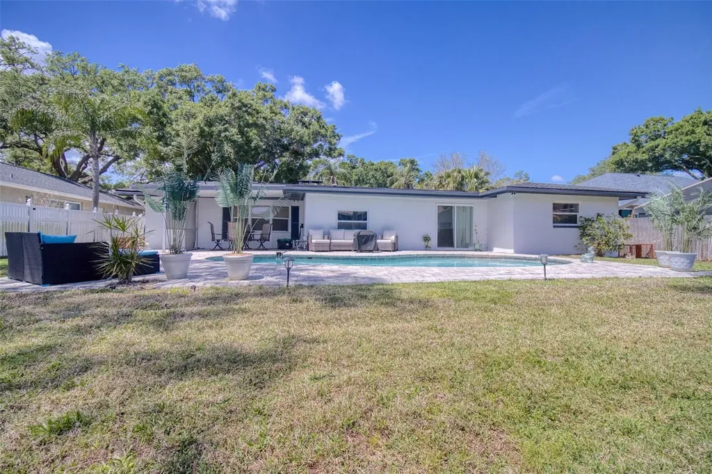 1871 Del Robles Terrace Clearwater FL 33764