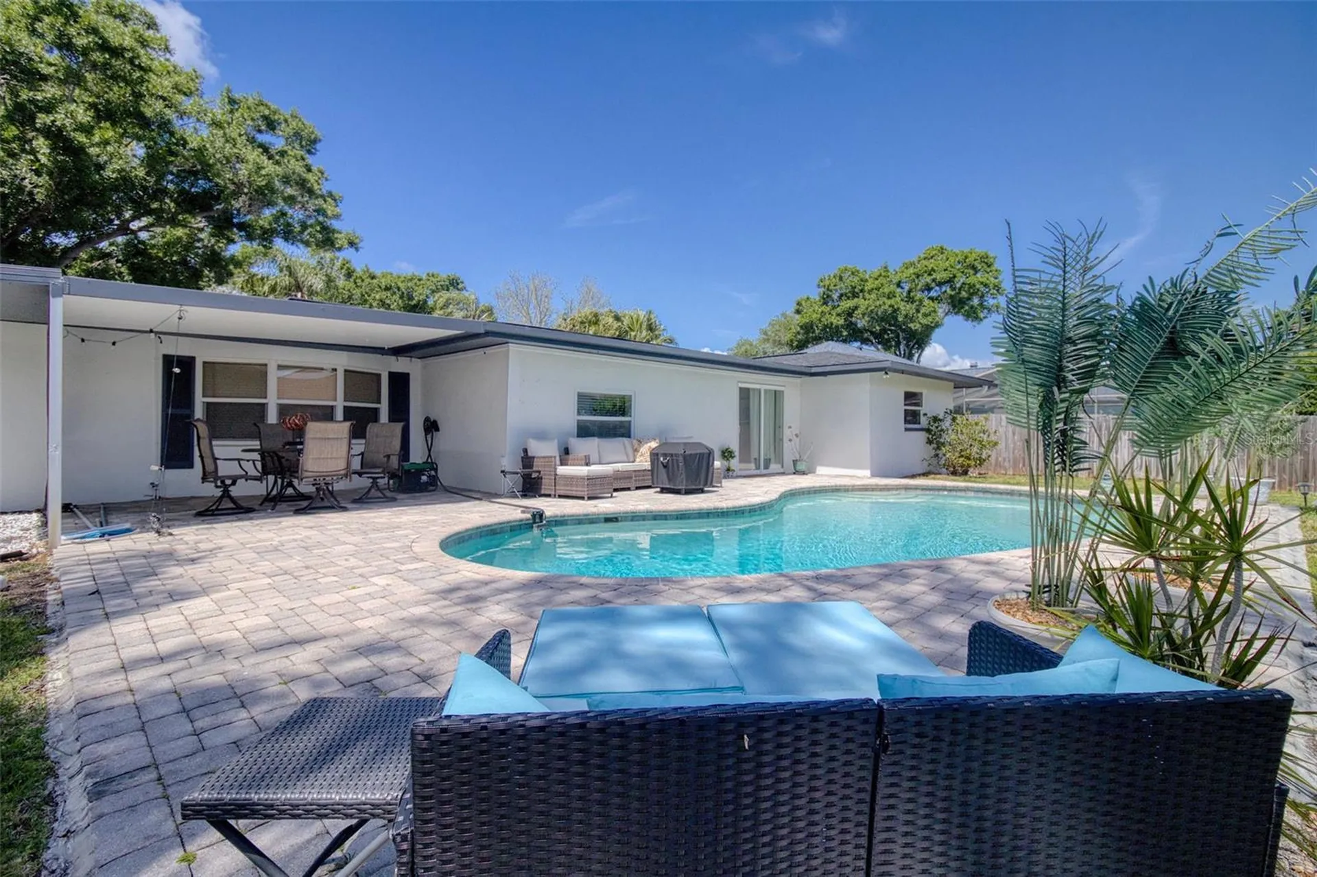 1871 Del Robles Terrace Clearwater FL 33764