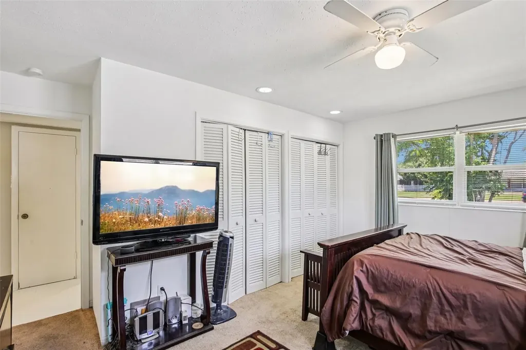 1546 66th Avenue S St Petersburg FL 33705