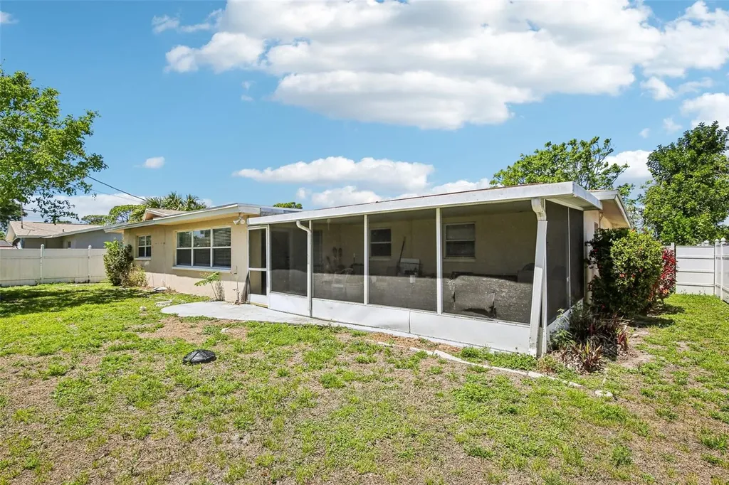 1546 66th Avenue S St Petersburg FL 33705