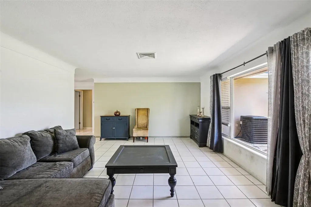 1546 66th Avenue S St Petersburg FL 33705