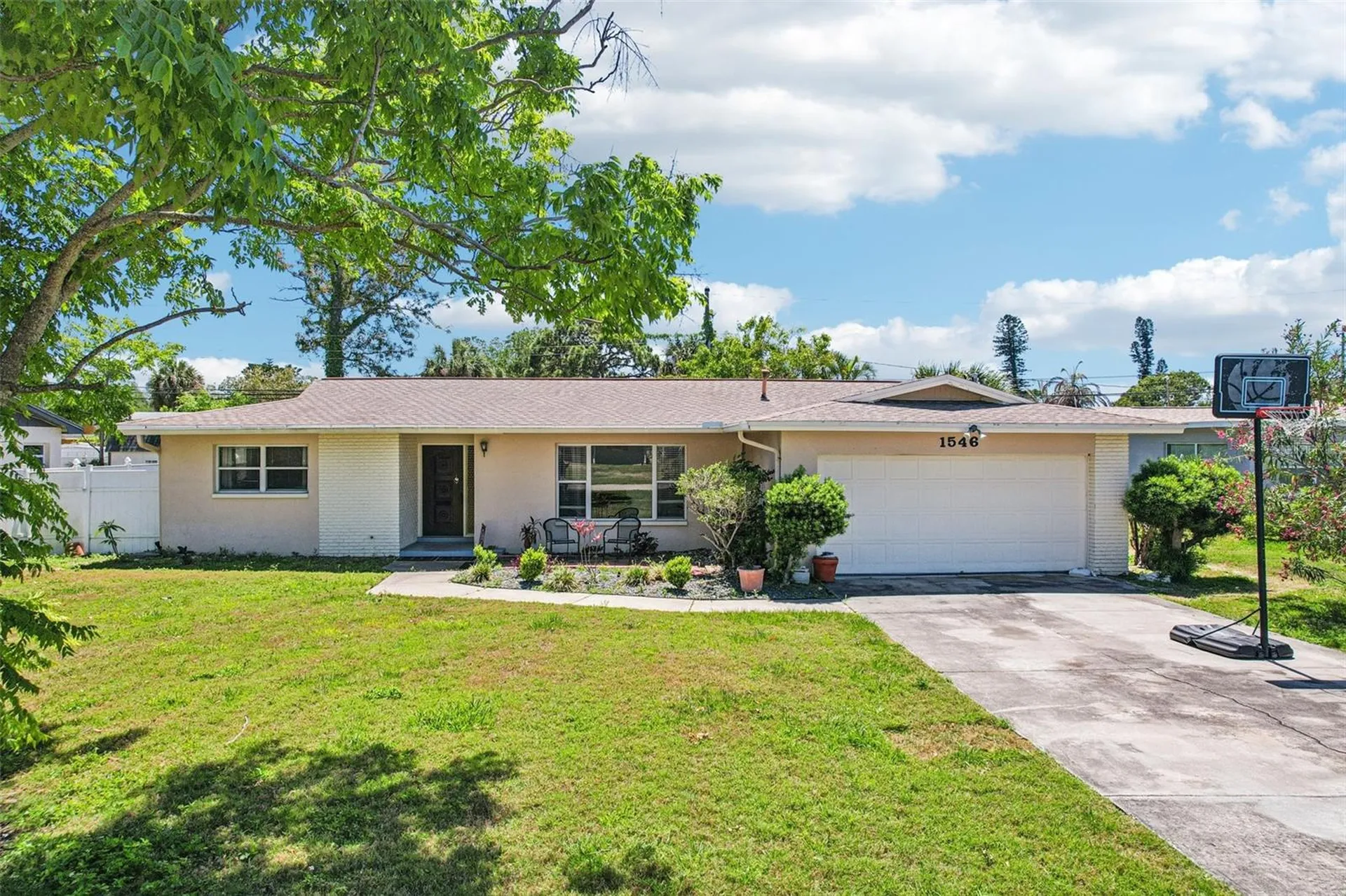 1546 66th Avenue S St Petersburg FL 33705