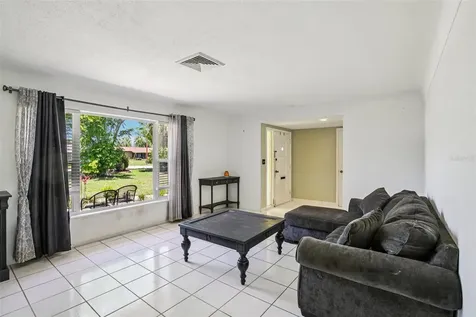 1546 66th Avenue S St Petersburg FL 33705