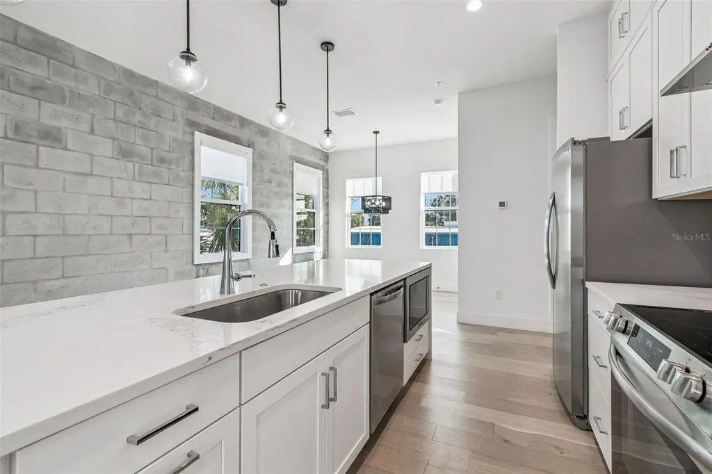2724 5th Avenue S St Petersburg FL 33712