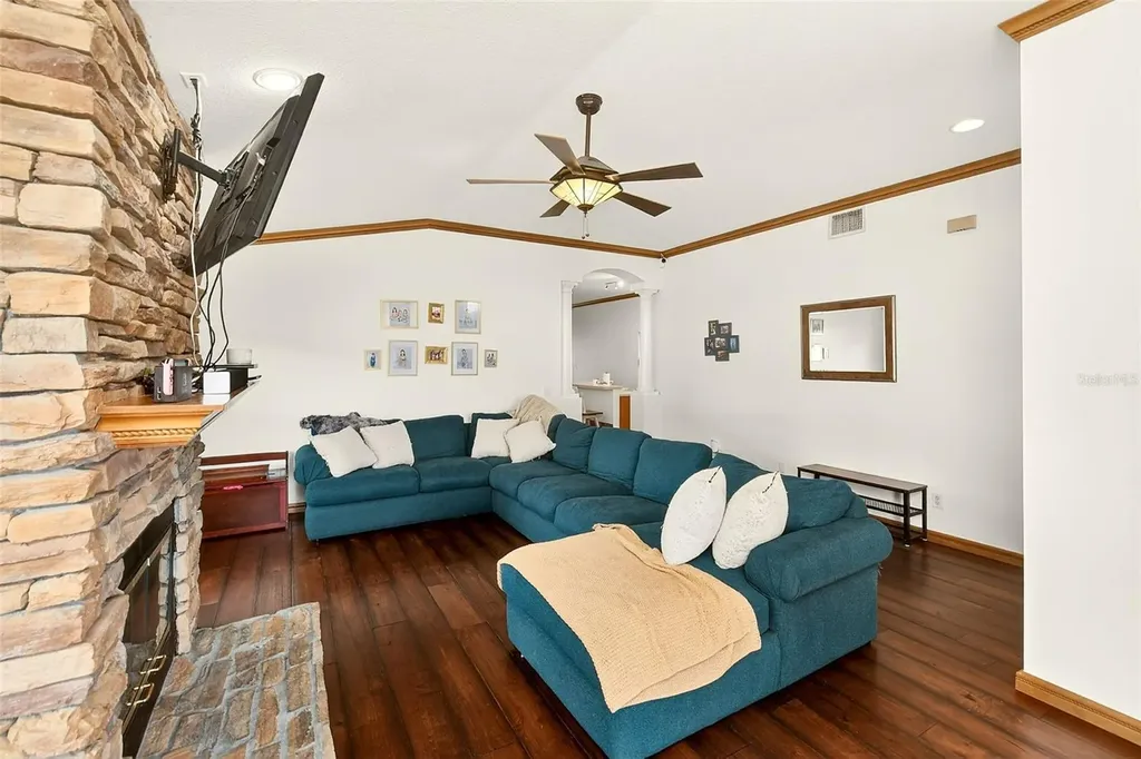 2927 Hickory Grove Drive Valrico FL 33596