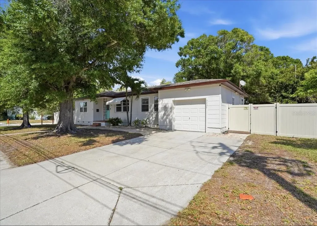 3337 16th Street N St Petersburg FL 33704