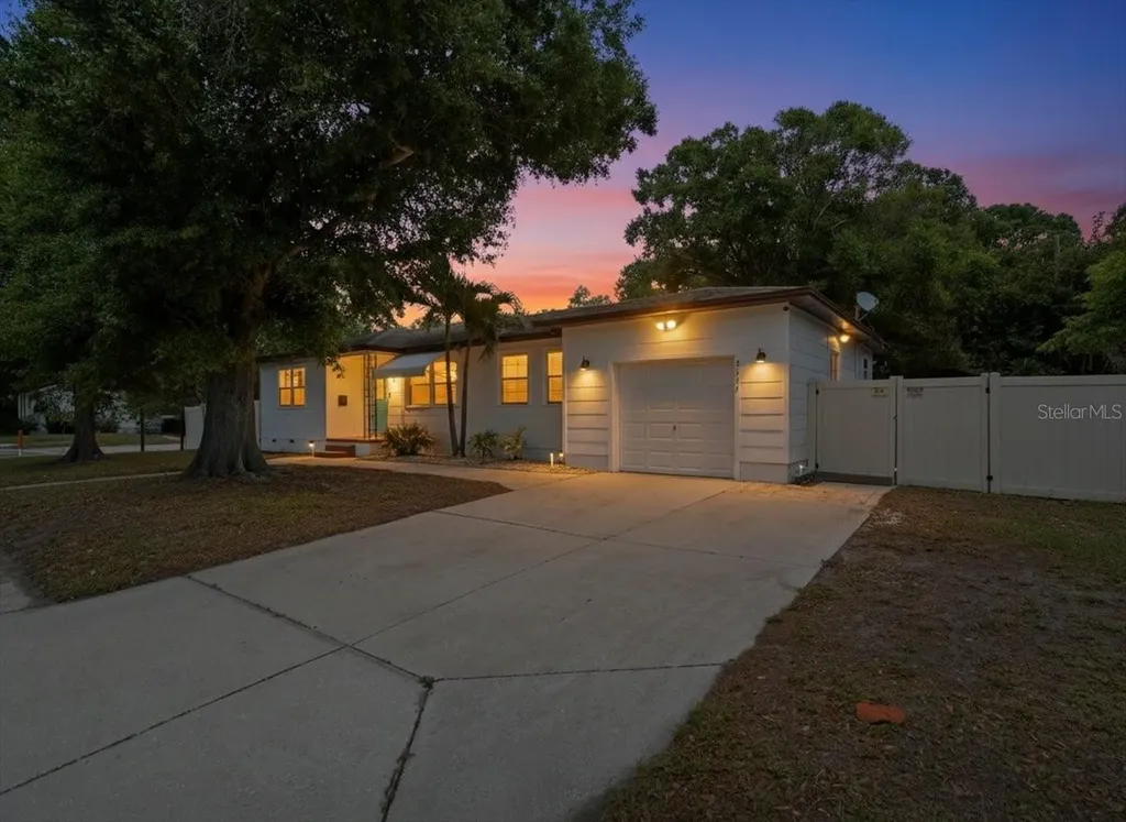 3337 16th Street N St Petersburg FL 33704