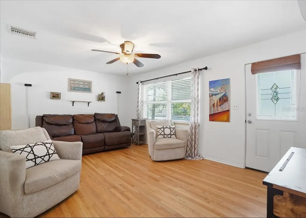 3337 16th Street N St Petersburg FL 33704