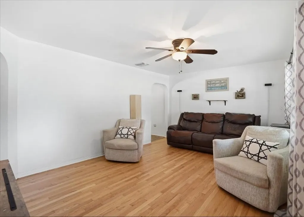3337 16th Street N St Petersburg FL 33704