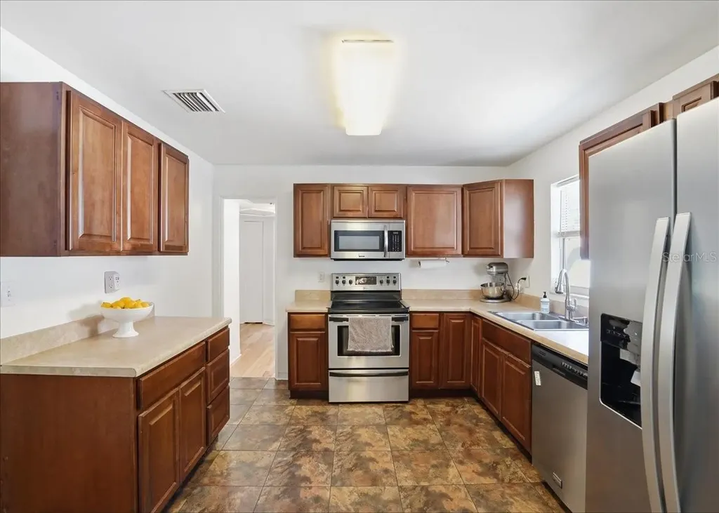 3337 16th Street N St Petersburg FL 33704