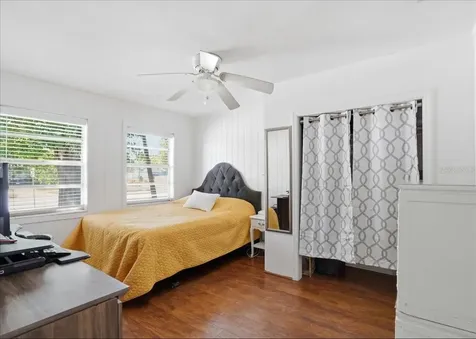 3337 16th Street N St Petersburg FL 33704