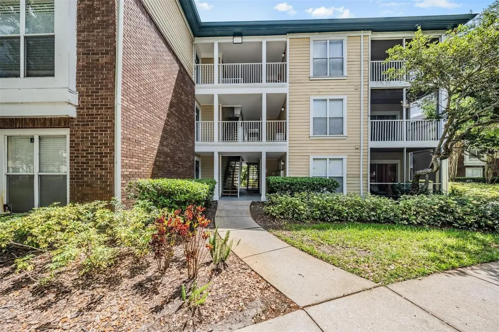 10024 Strafford Oak Court Tampa FL 33624