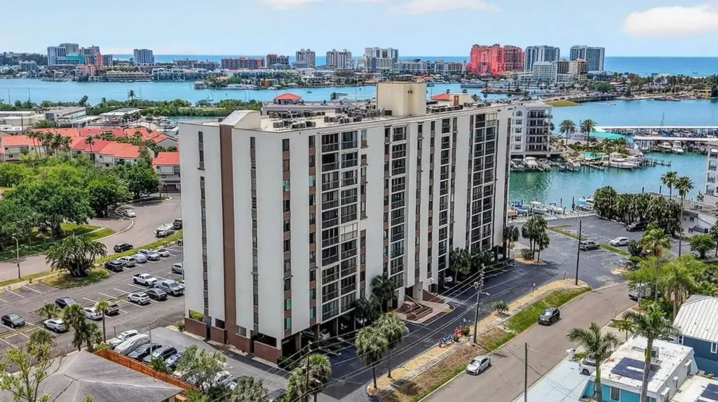 255 Dolphin Point Clearwater FL 33767