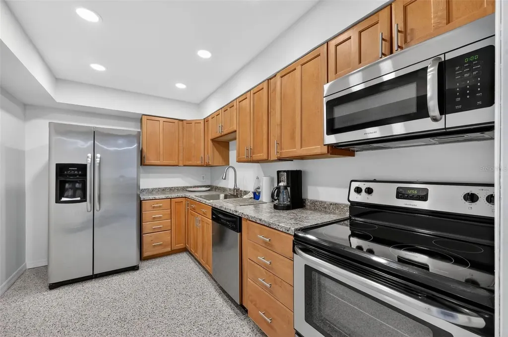 255 Dolphin Point Clearwater FL 33767