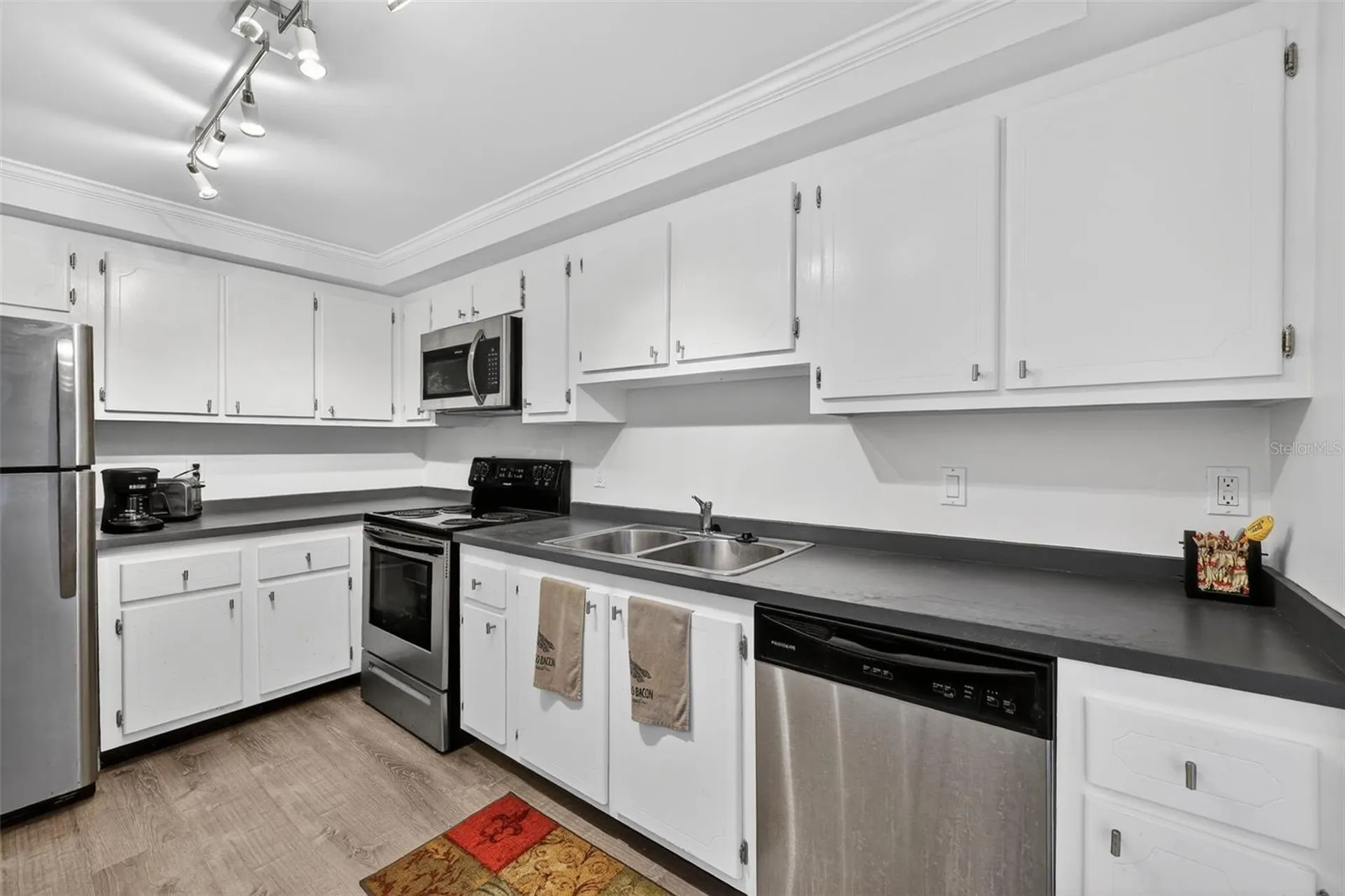 255 Dolphin Point Clearwater FL 33767