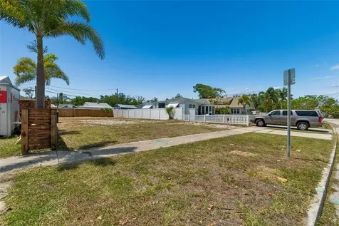 4005 Sunrise Drive S St Petersburg FL 33705