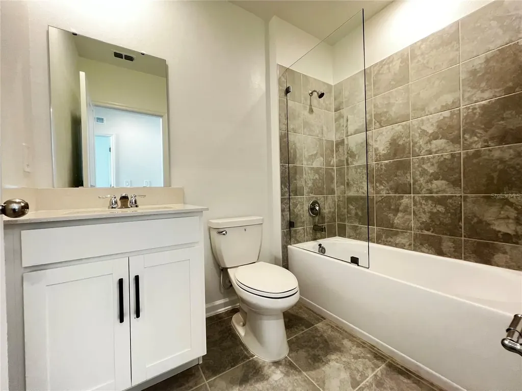 2010 Punch Bowl Avenue Davenport FL 33837