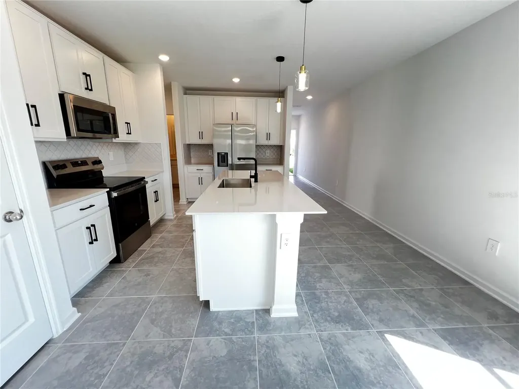 2010 Punch Bowl Avenue Davenport FL 33837