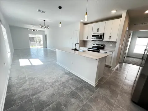2010 Punch Bowl Avenue Davenport FL 33837